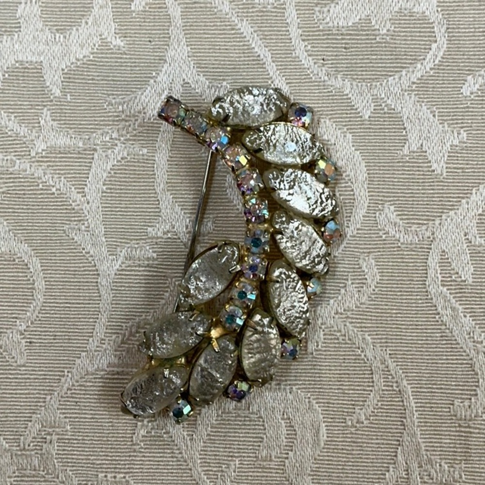Vintage Brooch with art glass W silver tones and beige crystals w AB